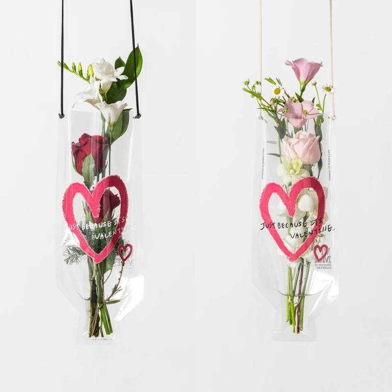 Jo Malone Lodon情人節獨家香氛穿搭花袋(左)紅玫瑰版、(右)粉紅玫瑰版。 Jo Malone Lodon情人節獨家香氛穿搭花袋(左)紅玫瑰版、(右)粉紅玫瑰版。