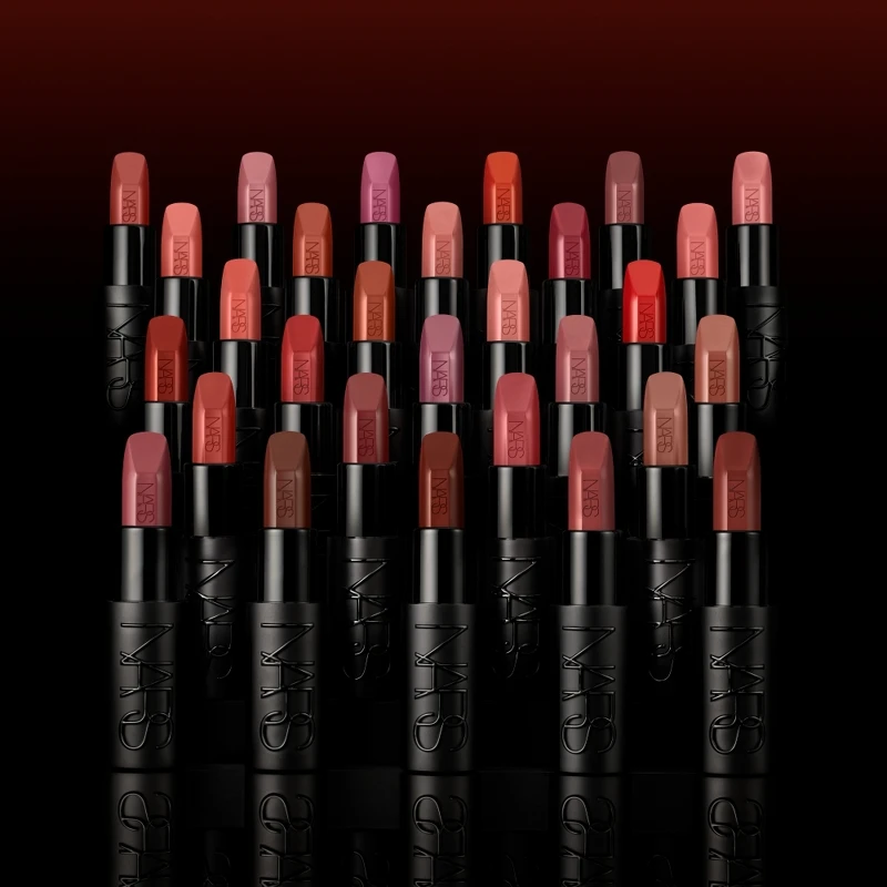 NARS奢慾緞光唇膏情境圖。