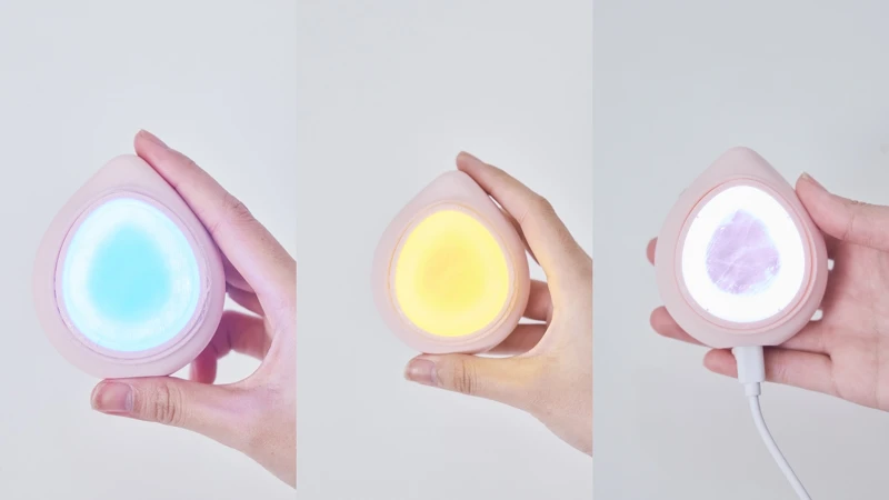 NUEVA AQUA™玫瑰晶礦光面膜機的藍光、黃光、紅光。 NUEVA AQUA™玫瑰晶礦光面膜機的藍光、黃光、紅光。