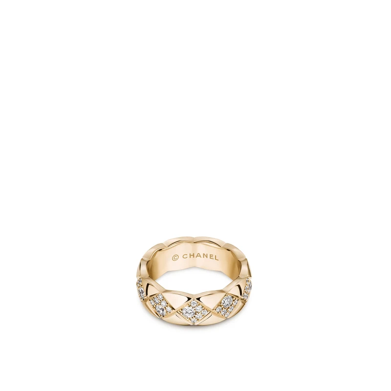 香奈兒COCO CRUSH 18K Beige 戒指鑲鑽 NTD 360,000 香奈兒COCO CRUSH 18K Beige 戒指鑲鑽 NTD 360,000