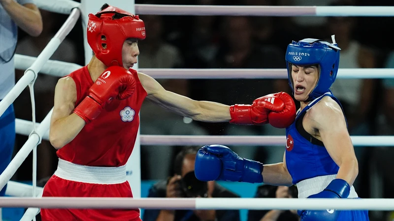 土耳其選手Esra Yıldız Kahraman屢遭重擊。