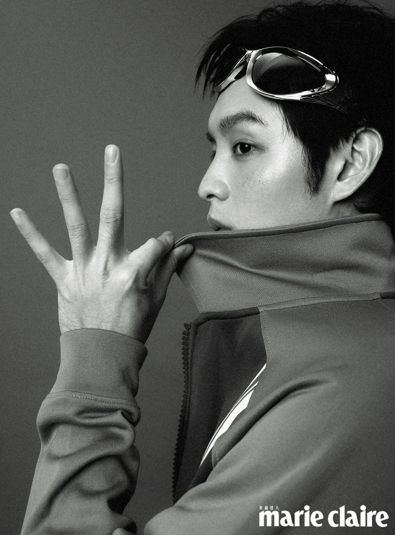 雙色休閒外套，Moschino；銀色護目鏡式太陽眼鏡，Gentle Monster X Mugler。