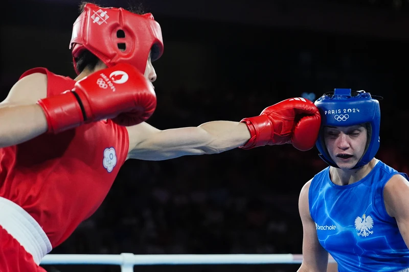 波蘭好手Julia Szeremeta屢遭重擊。