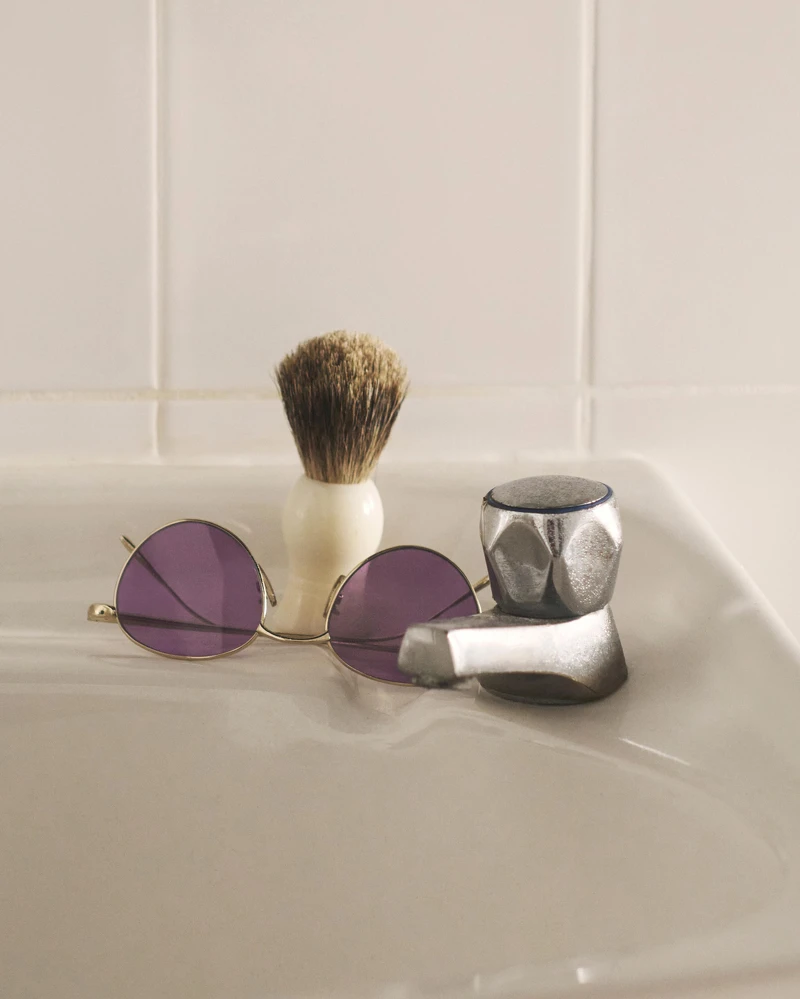 Loewe 復古墨鏡，價格店洽。