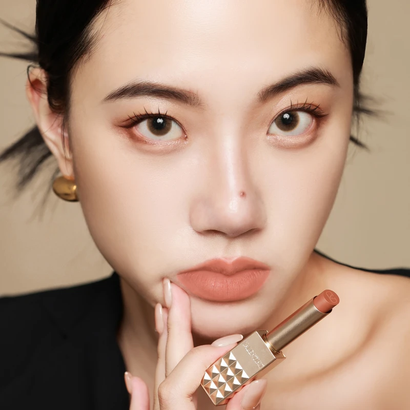 Valentino高訂鉚釘唇膏(#135A),NT1,700 Valentino高訂鉚釘唇膏(#135A),NT1,700