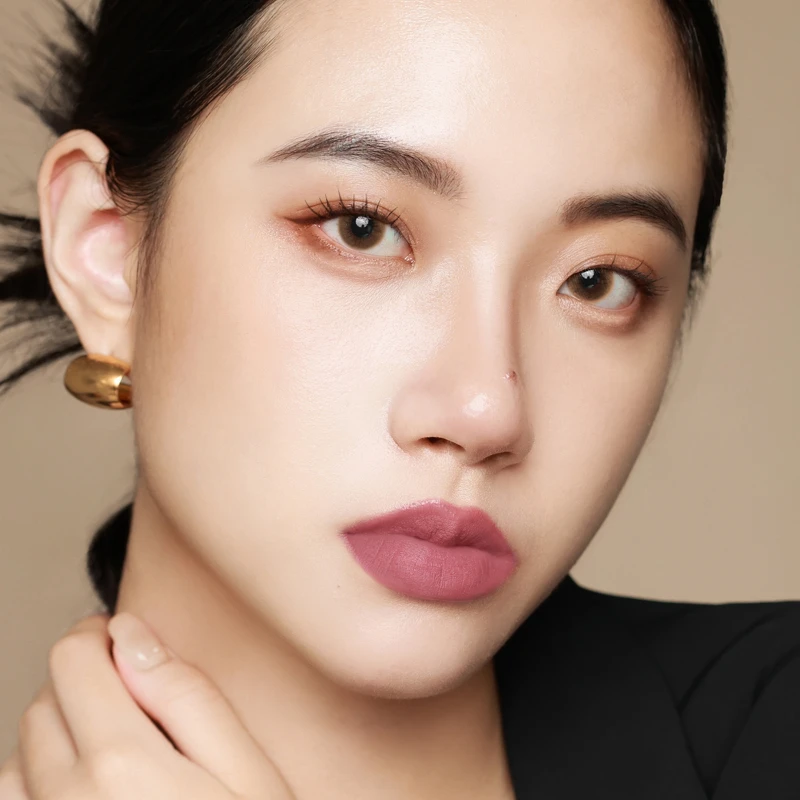 Valentino高訂鉚釘唇膏(#134R),NT1,700 Valentino高訂鉚釘唇膏(#134R),NT1,700