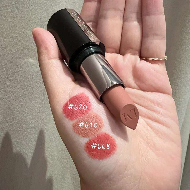 Laura Mercier奢華絲柔完美唇膏(15色),NT1,450 Laura Mercier奢華絲柔完美唇膏(15色),NT1,450