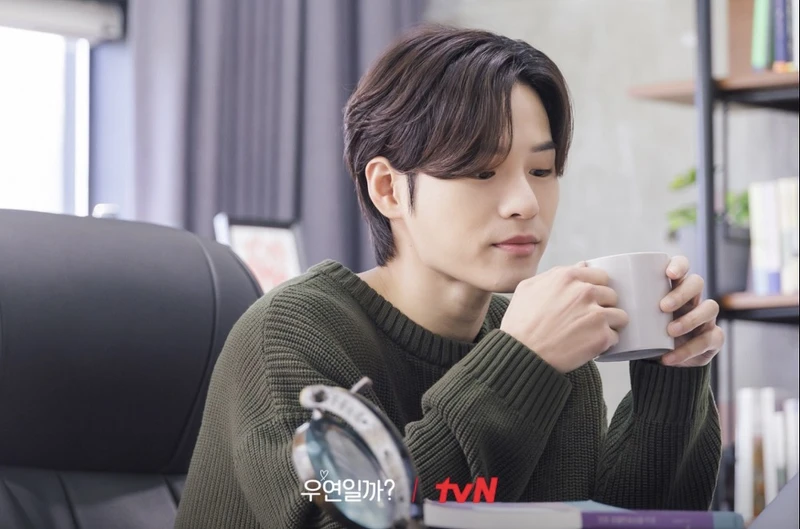 尹志溫飾演方俊浩。 尹志溫飾演方俊浩。