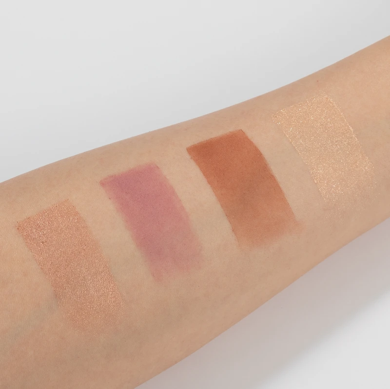 Paul & Joe巴黎時尚4色眼彩盤(#01咖啡特調)手部試色。