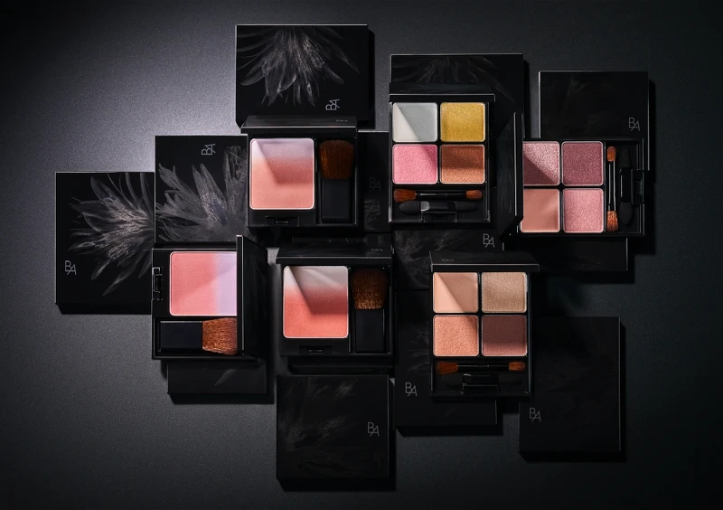 Pola 2024秋妝B.A水漾花綻四色眼影盤+漸層腮紅主視覺。