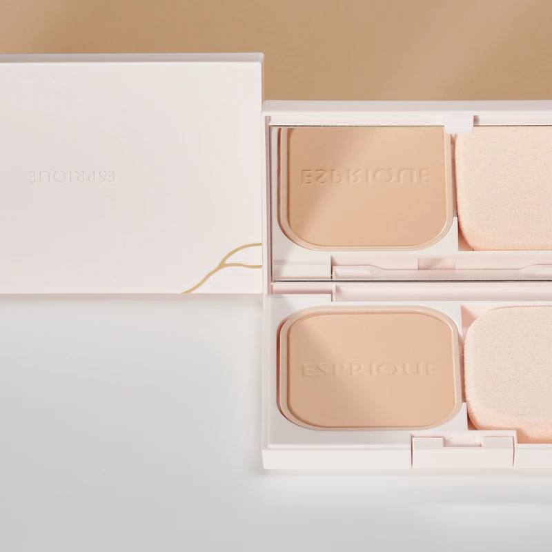 Kose丰靡美姬幻粧裸透零瑕持粧粉餅(共五色)，NT900。粉盒NT320