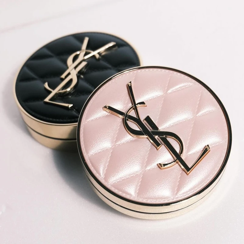 YSL恆久完美霧光氣墊粉餅高訂菱格版與超模光感精華水氣墊高訂菱格版。