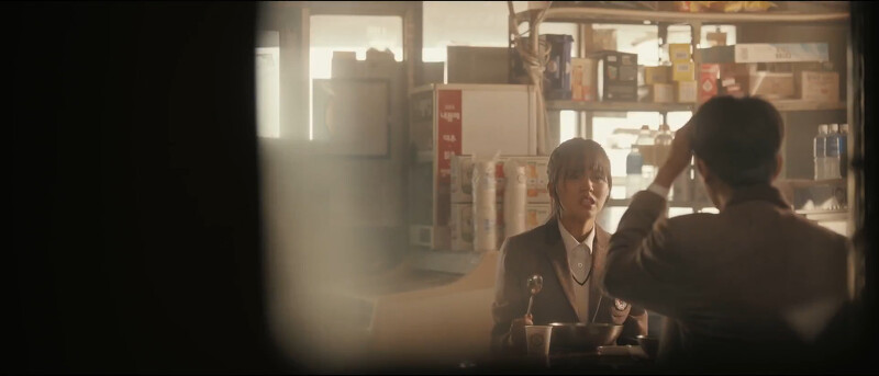 姜厚英摀著頭拿李洪珠沒轍