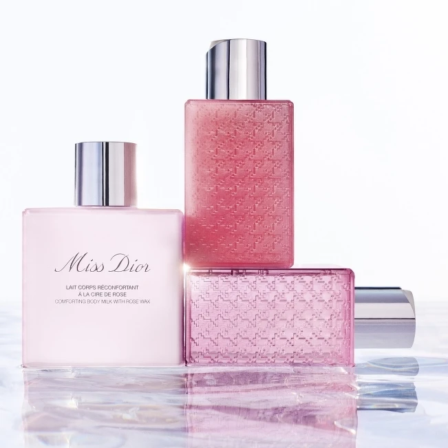 迪奧2024 Miss Dior玫瑰沐浴儀式情境圖。 迪奧2024 Miss Dior玫瑰沐浴儀式情境圖。