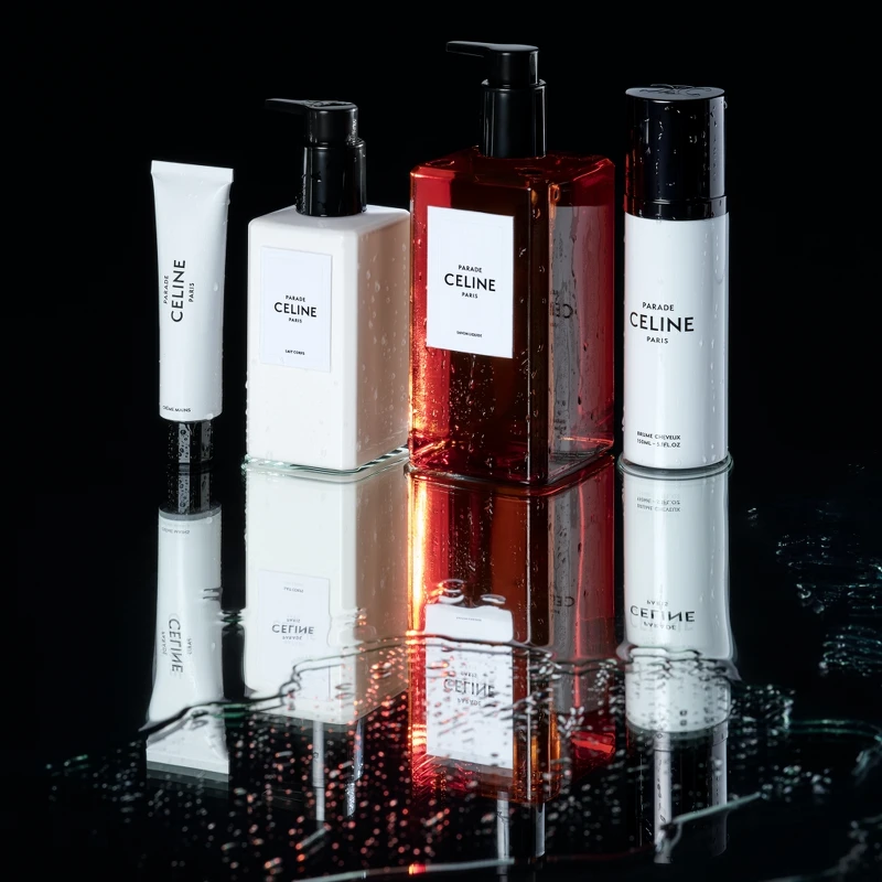 Celine (左起)PARADE護手霜、PARADE香氛身體乳、PARADE液體香氛皂、PARADE髮香噴霧(@HEDISLIMANE PHOTOGRAPHY)。 Celine (左起)PARADE護手霜、PARADE香氛身體乳、PARADE液體香氛皂、PARADE髮香噴霧(@HEDISLIMANE PHOTOGRAPHY)。