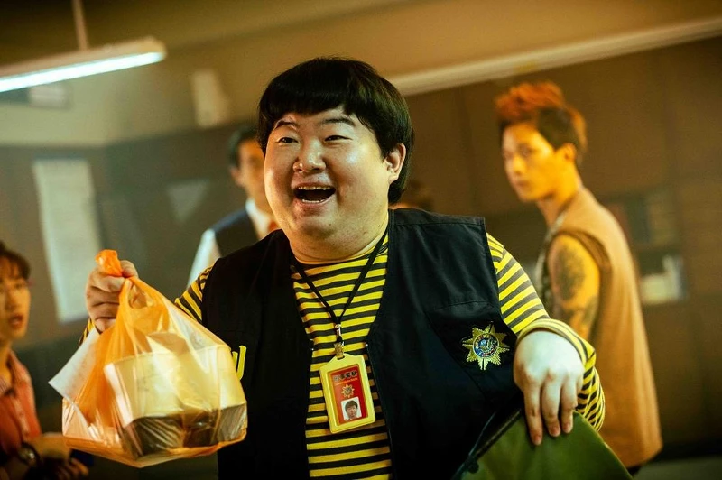 陳彥佐飾演羅偉倫。