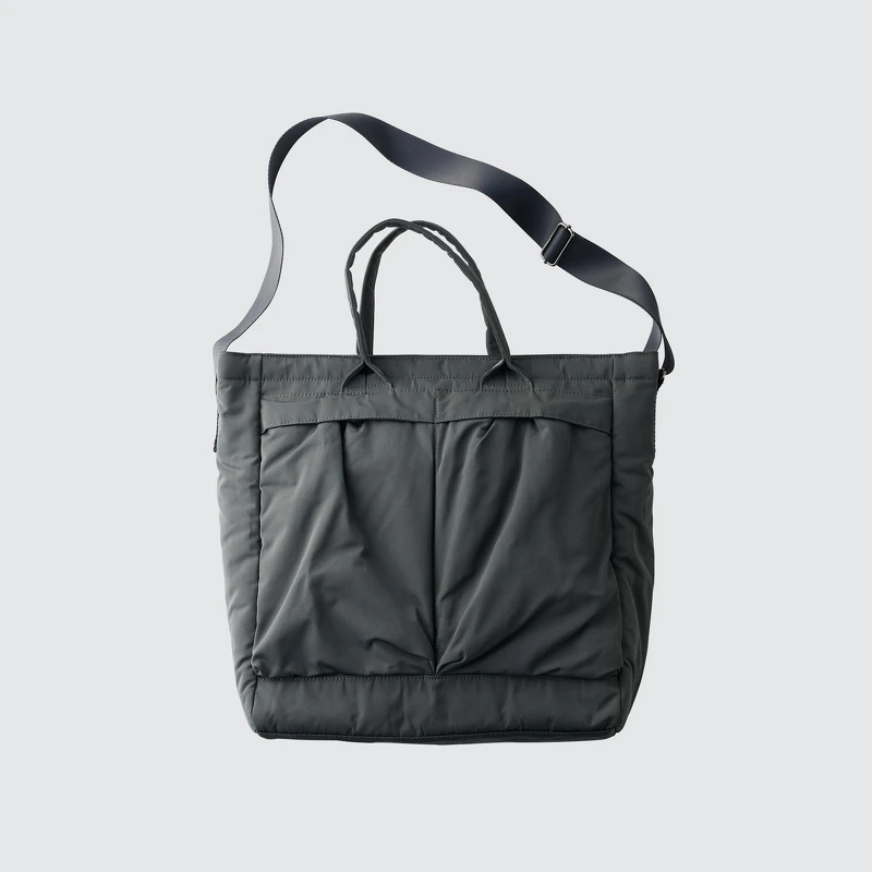 男女適用 2Way萬用包,NT$1,290。