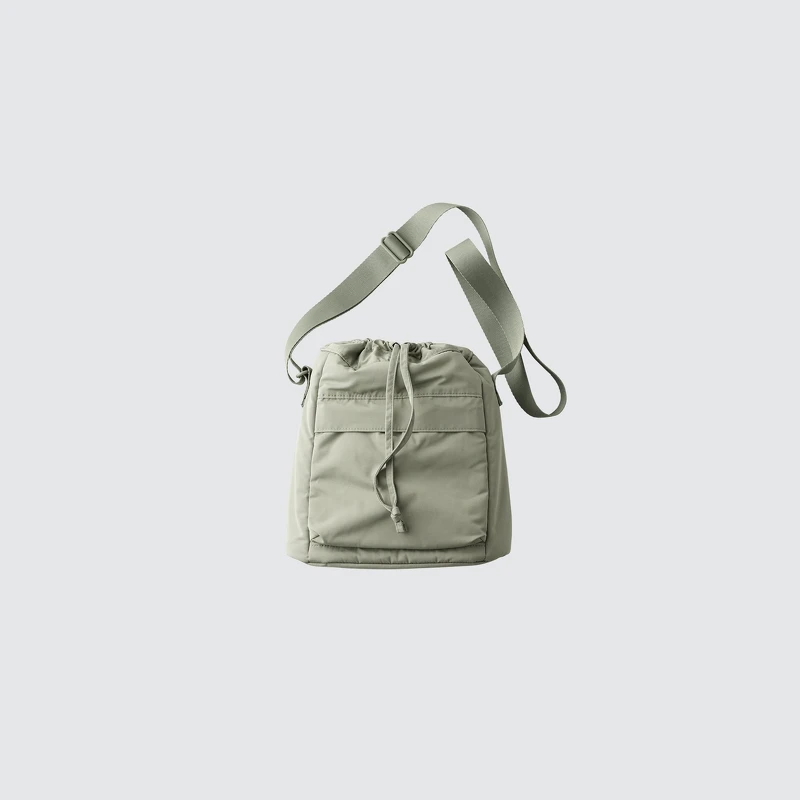 男女適用 水桶肩背包,NT$590。