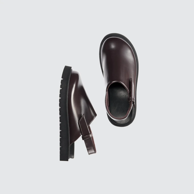 女裝 包頭涼鞋,NT$1,290。