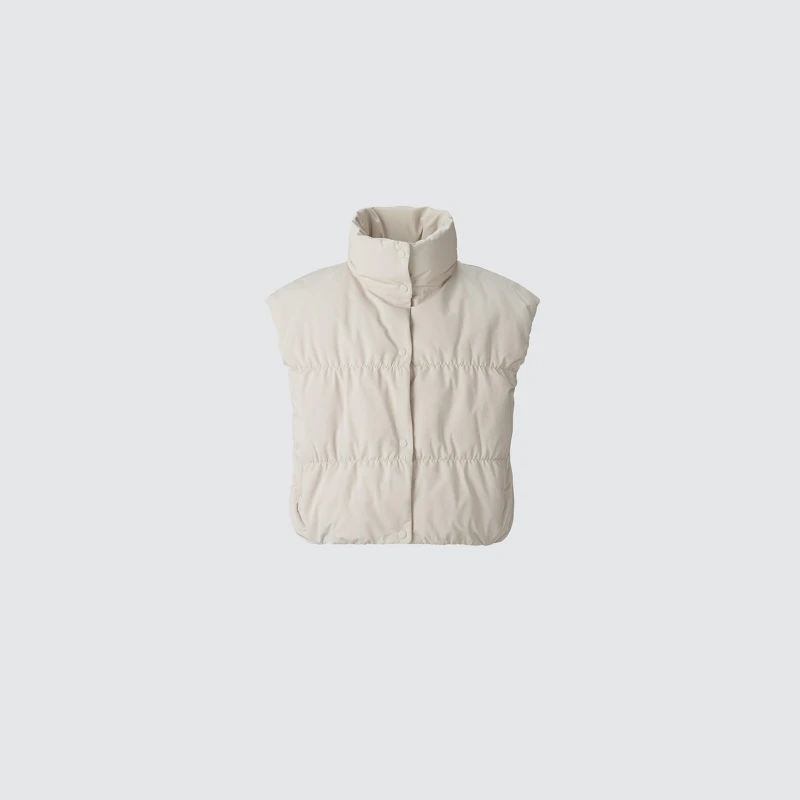羽絨短版背心,NT$1,690。