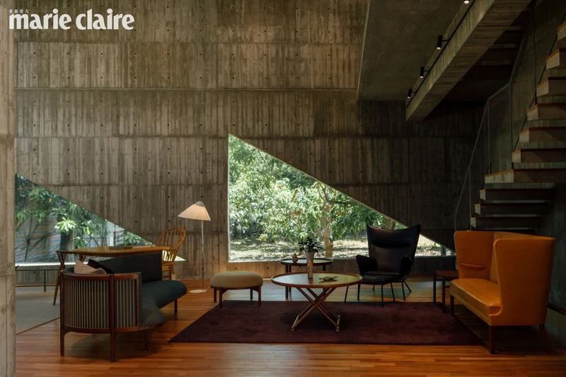 「森/CASA」旗艦店以粗獷質地展現物件的細緻。 「森/CASA」旗艦店以粗獷質地展現物件的細緻。