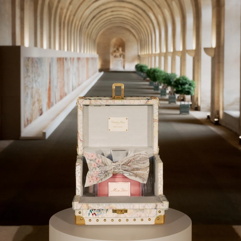 迪奧Miss Dior香精奢華訂製珍藏版。 迪奧Miss Dior香精奢華訂製珍藏版。