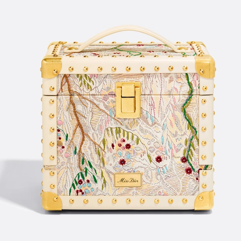 迪奧Miss Dior香精奢華訂製珍藏版情境圖。 迪奧Miss Dior香精奢華訂製珍藏版情境圖。