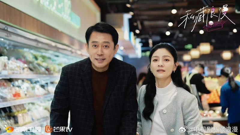 劉鈞（圖左）這次改演女兒傻瓜，無時無刻都力挺女兒張佳寧。