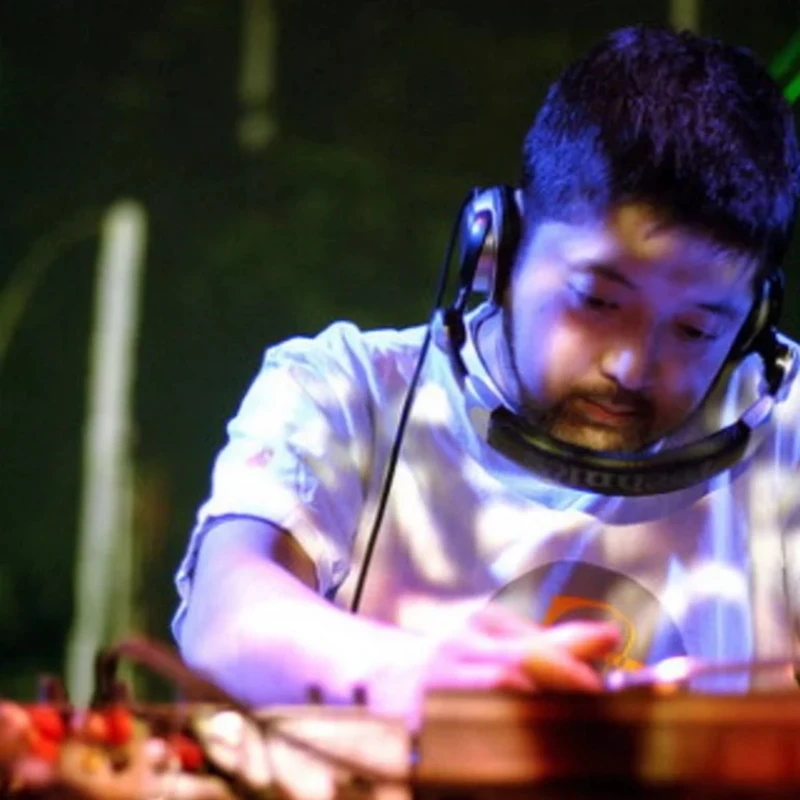 日本爵士嘻哈傳奇人物的 Nujabes。