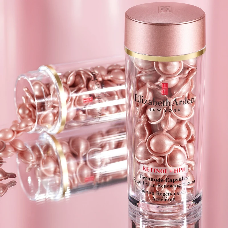伊麗莎白雅頓HPR玫瑰金抗痕膠囊情境圖。
