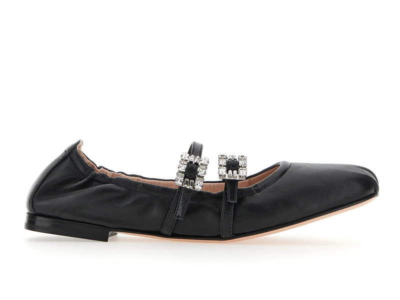 小羊皮雙鑽芭蕾舞鞋,NT$47,600。