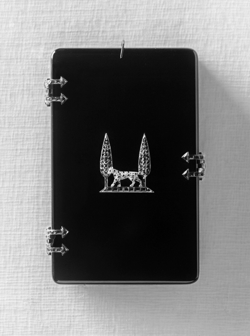 1919年美洲豹第一次完整現身於一個化妝盒上,是屬於貞·杜桑的私人收藏。 1919年美洲豹第一次完整現身於一個化妝盒上,是屬於貞·杜桑的私人收藏。