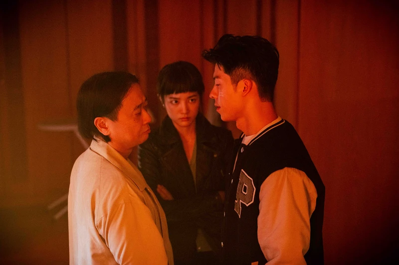 《正港分局》邰智源（左起）角色水源戲弄林子晴、吳明翰