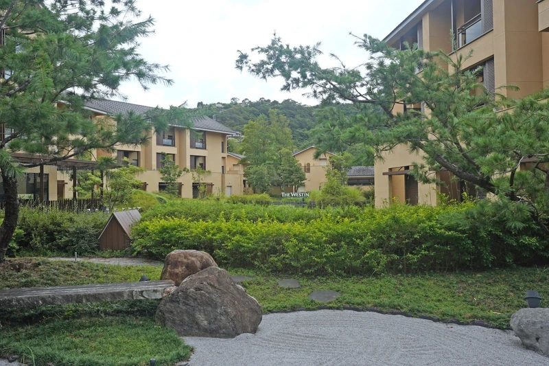 帶有濃厚日式風格的綠意庭園。