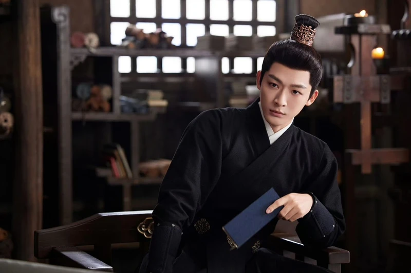 張晚意劇中是冷酷無情的淮陽王,設局騙王楚然卻意外愛上她。 張晚意劇中是冷酷無情的淮陽王,設局騙王楚然卻意外愛上她。