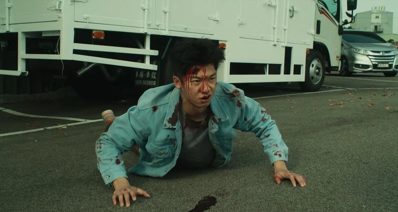 被林白生撞得滿口血漿的吳明翰依然堅持辦案! 被林白生撞得滿口血漿的吳明翰依然堅持辦案!