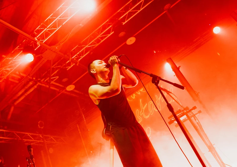 主唱維澤在台上感性說道：「謝謝見證彼此的人生！」