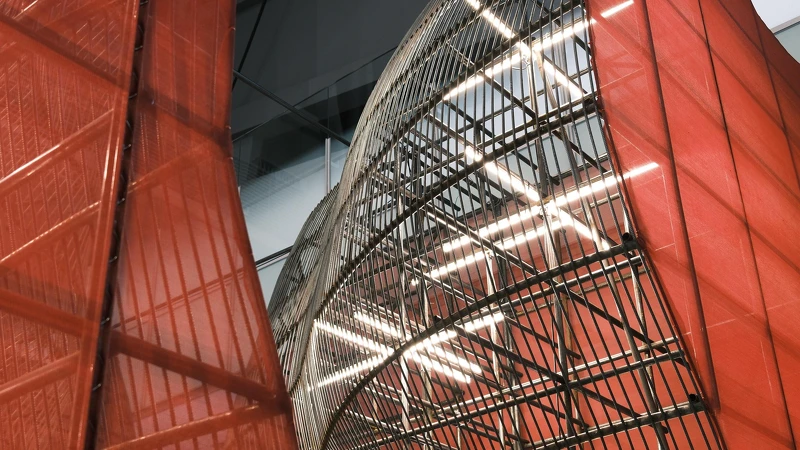 細胞相挵-6米高的藝術裝置，矗立於品牌商展，藉由臺灣文創品牌的故事，探究世代轉換的產業精神。