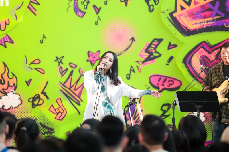 法蘭Fran陪歌迷度過豐富的午后