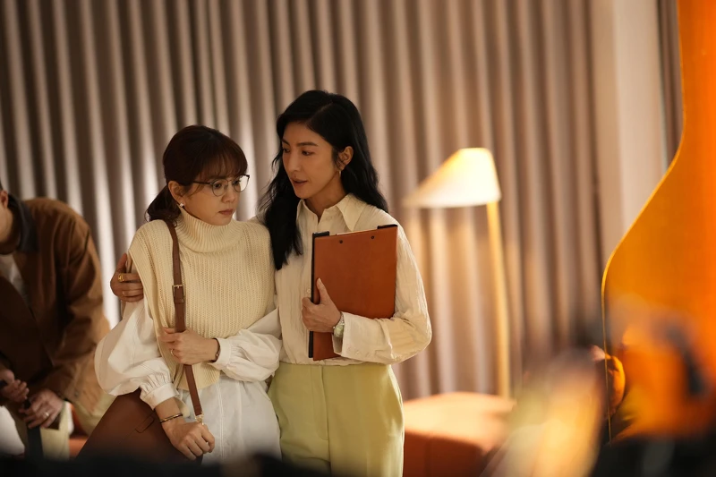 劇中Ella陳嘉樺因為性生活不如意,為挽救婚姻求助於性治療師楊謹華 劇中Ella陳嘉樺因為性生活不如意,為挽救婚姻求助於性治療師楊謹華