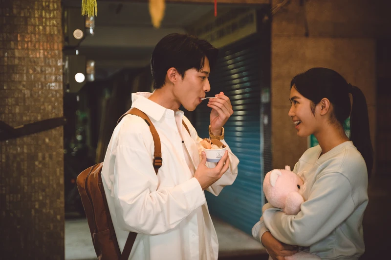 《讓我看見你是誰》黃信赫和雷嘉汭甜蜜對視