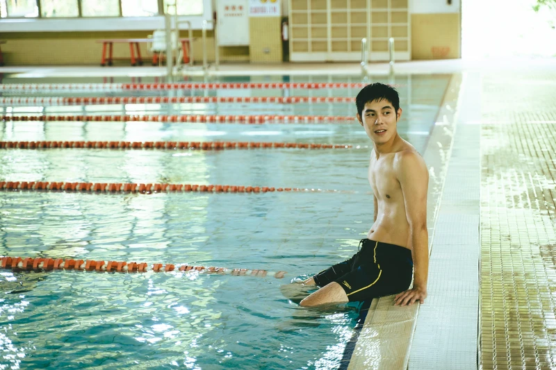 《讓我看見你是誰》詹懷雲拍泳池戲秀身材