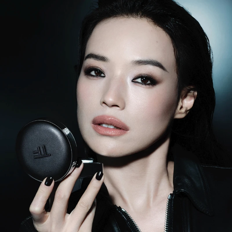 舒淇絕美演繹Tom Ford寂境黑漆系列彩妝。 舒淇絕美演繹Tom Ford寂境黑漆系列彩妝。