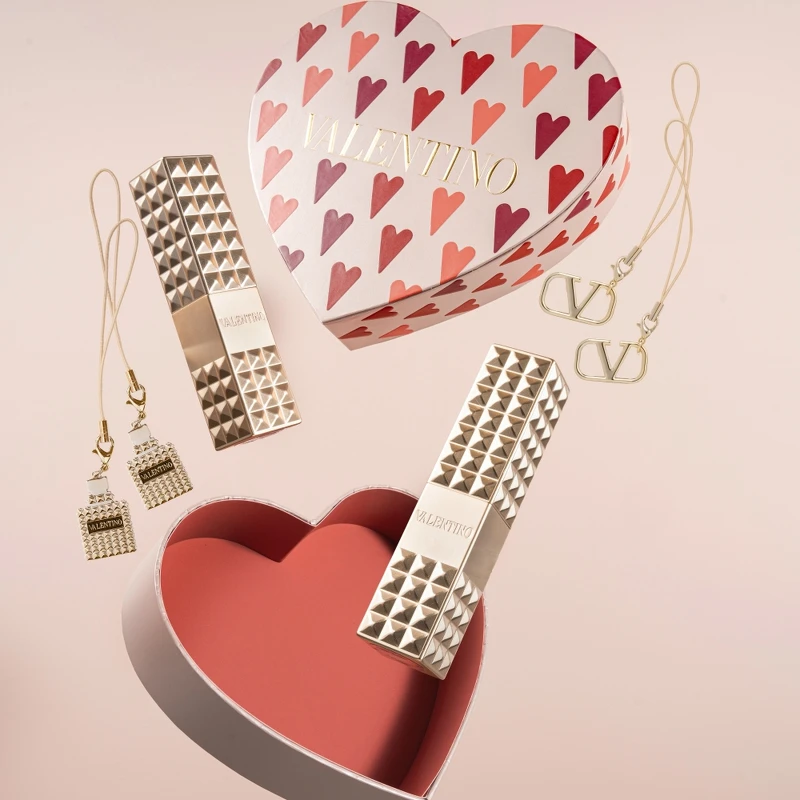 Valentino高訂鉚釘唇膏2件組,NT3,400 Valentino高訂鉚釘唇膏2件組,NT3,400