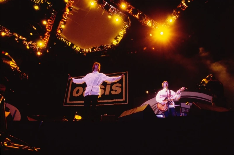 兩兄弟從創立綠洲合唱團以來，不時表明自己深受披頭四（The Beatles）影響。