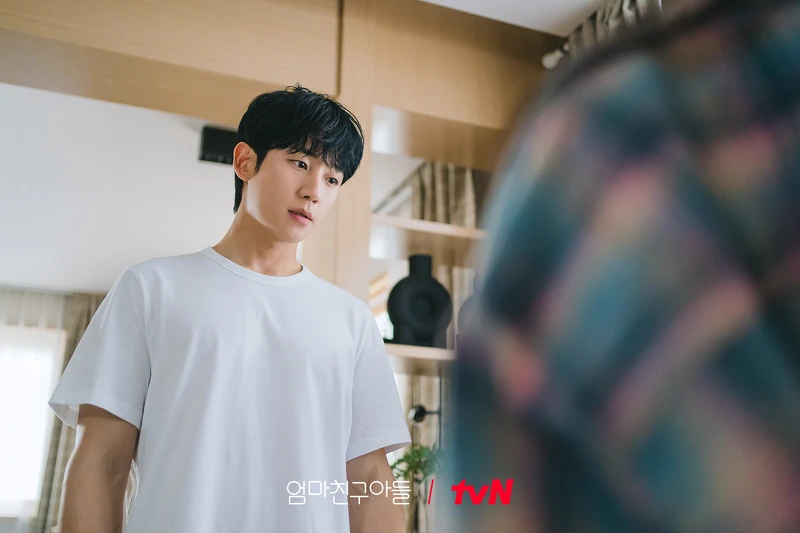 崔承效祕密被裵石榴發現了！無地自容的崔承效鬧彆扭、躲裵石榴，卻逃離不了內心小劇場