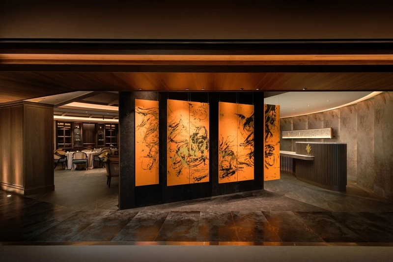 餐廳的設計靈感來自象徵富貴的朧月蓮花。 餐廳的設計靈感來自象徵富貴的朧月蓮花。