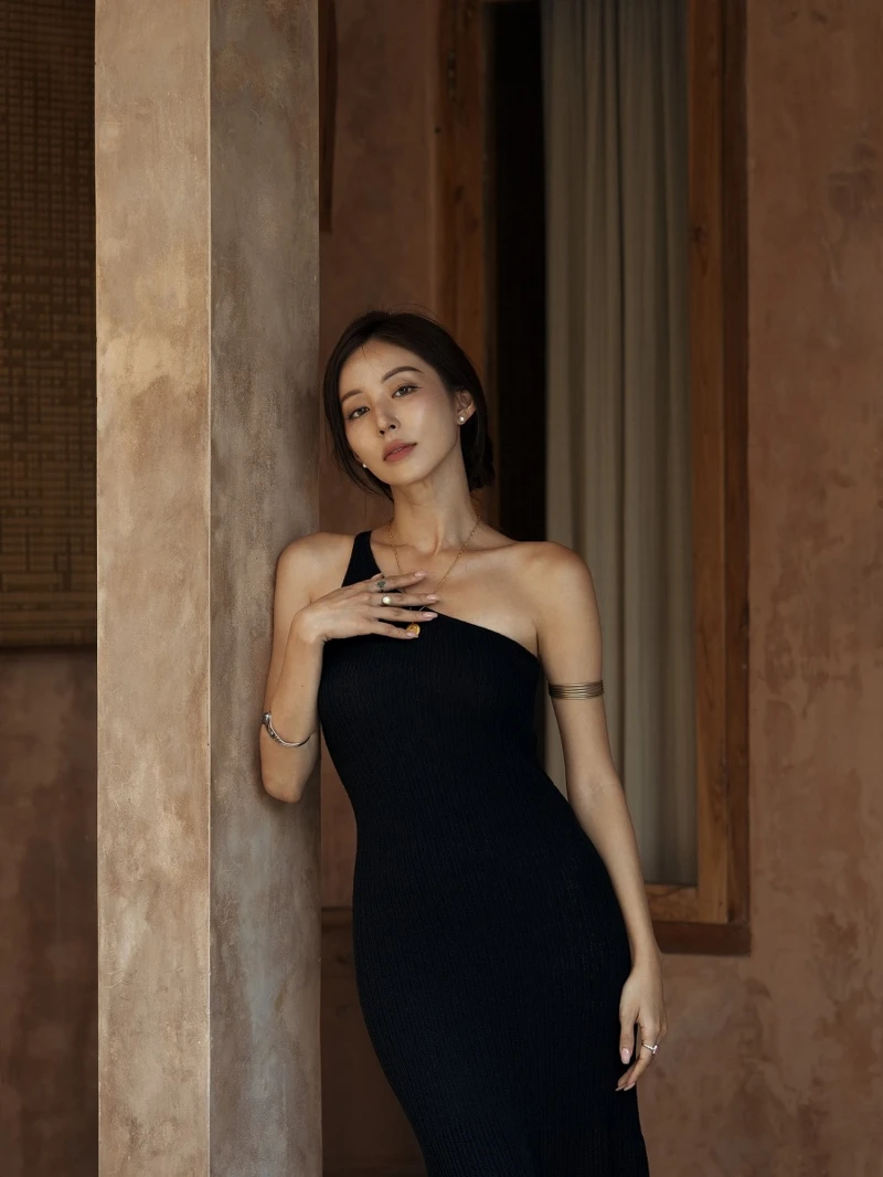 CHENN CHENN x BORA單肩粗針魚尾長洋(黑) NT.1,680 CHENN CHENN x BORA單肩粗針魚尾長洋(黑) NT.1,680