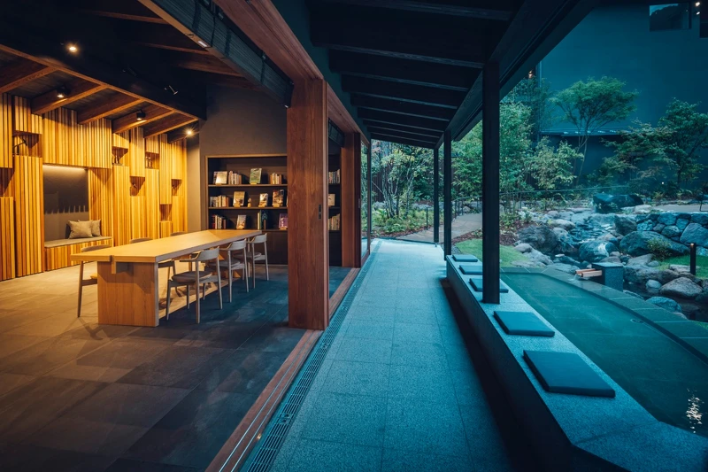 湯煙繚繞的「湯之川」能讓旅客駐留休憩。 湯煙繚繞的「湯之川」能讓旅客駐留休憩。