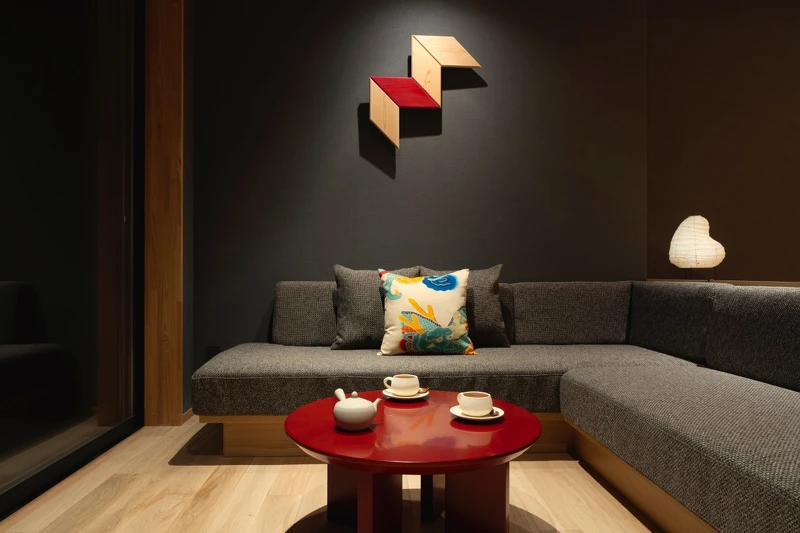 家飾家具接選用當地木作工藝製成。 家飾家具接選用當地木作工藝製成。